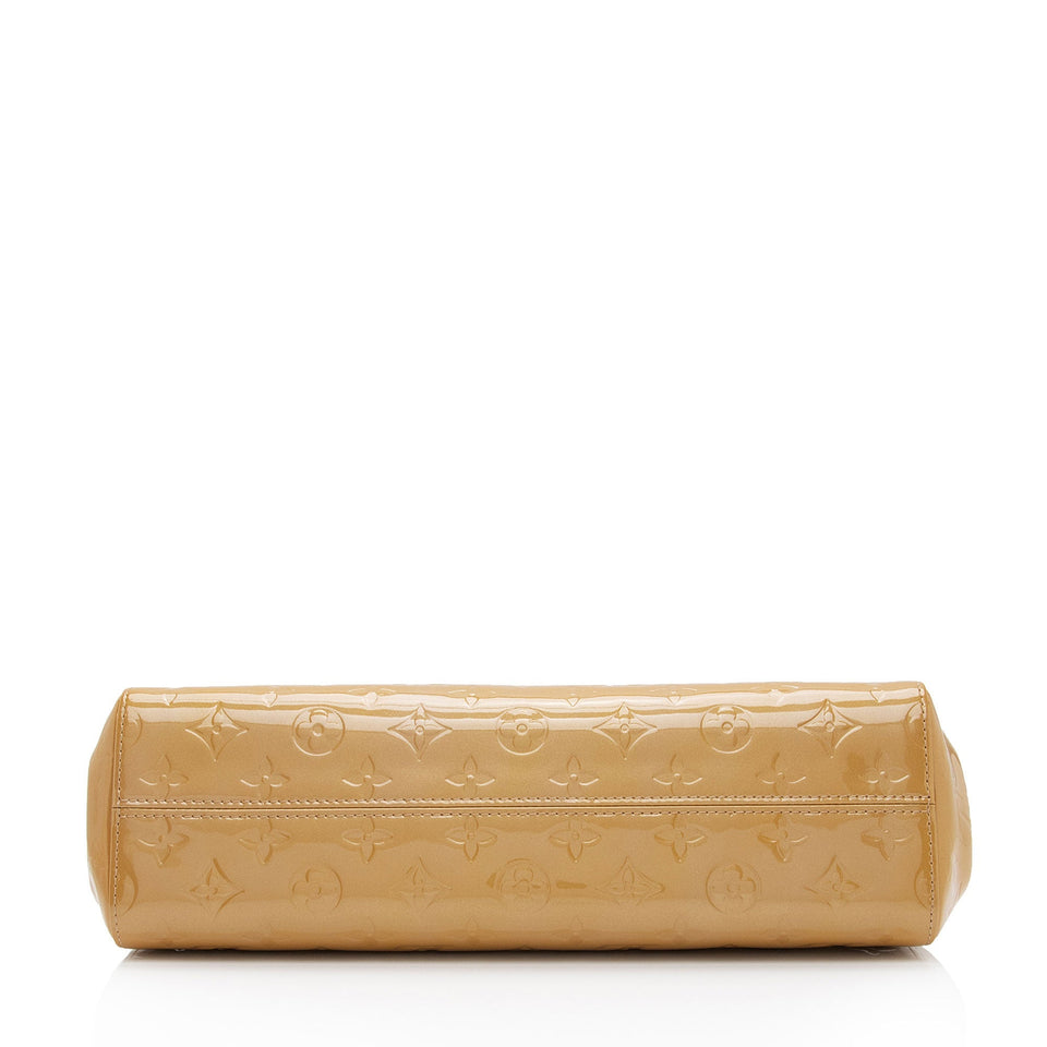 Louis Vuitton Monogram Vernis Roxbury Drive Clutch (SHF-HjMdyt)