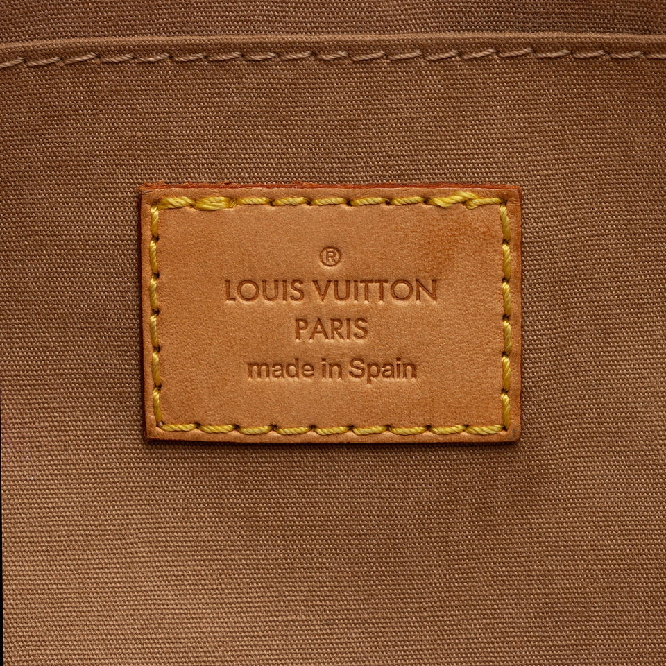 Louis Vuitton Monogram Vernis Roxbury Drive Clutch (SHF-HjMdyt)