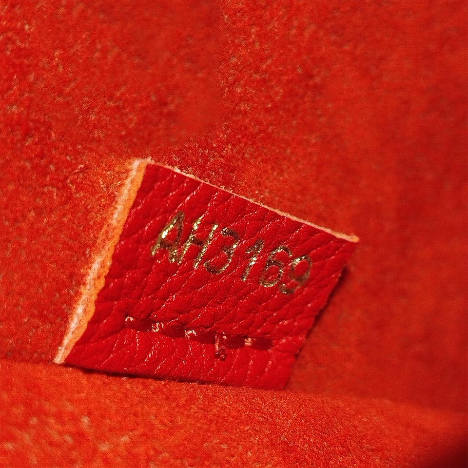 Louis Vuitton Monogram Victoire (SHG-tVgQig)