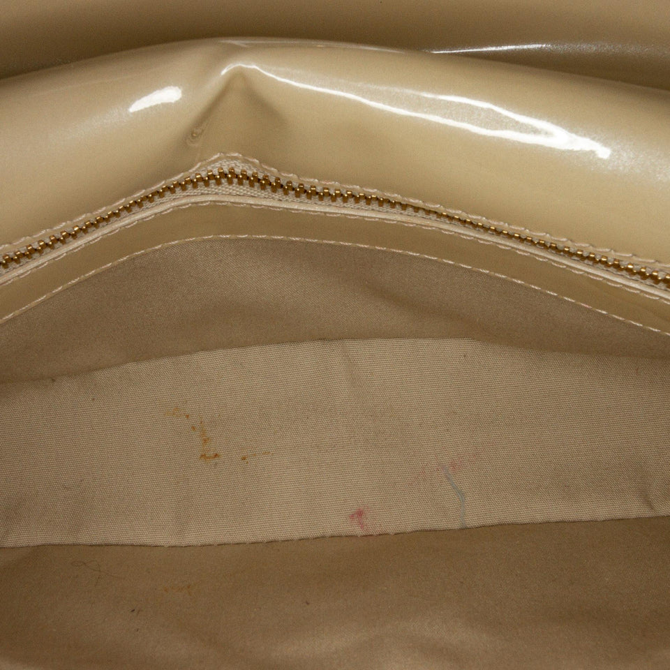 Louis Vuitton Sobe Patent Leather Clutch Bag (SHG-32645)