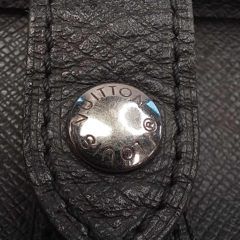 Louis Vuitton Taiga Andrei (SHG-0suZWV)