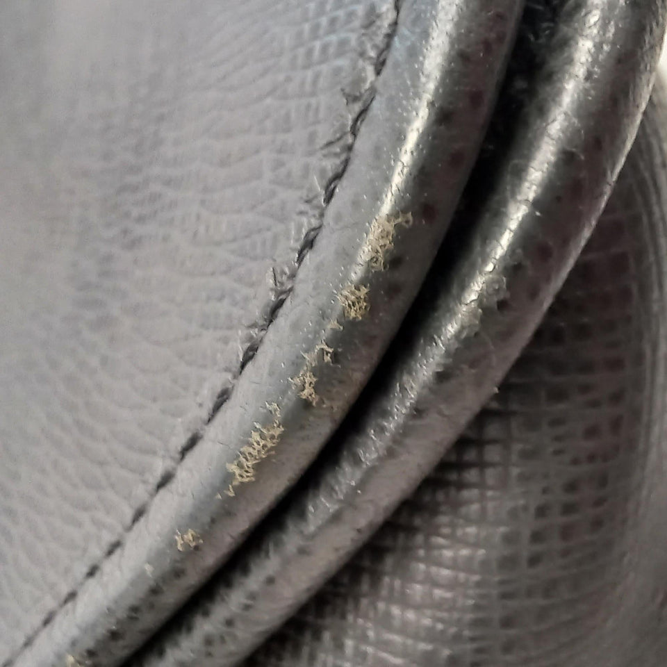 Louis Vuitton Taiga Andrei (SHG-0suZWV)