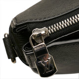 Louis Vuitton Taiga Anton Briefcase (SHG-QDJcXn)