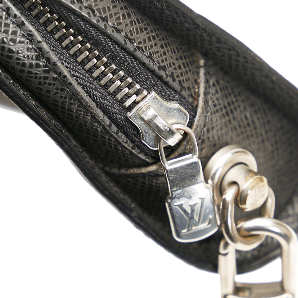 Louis Vuitton Taiga Baikal (SHG-W4Ekdo)