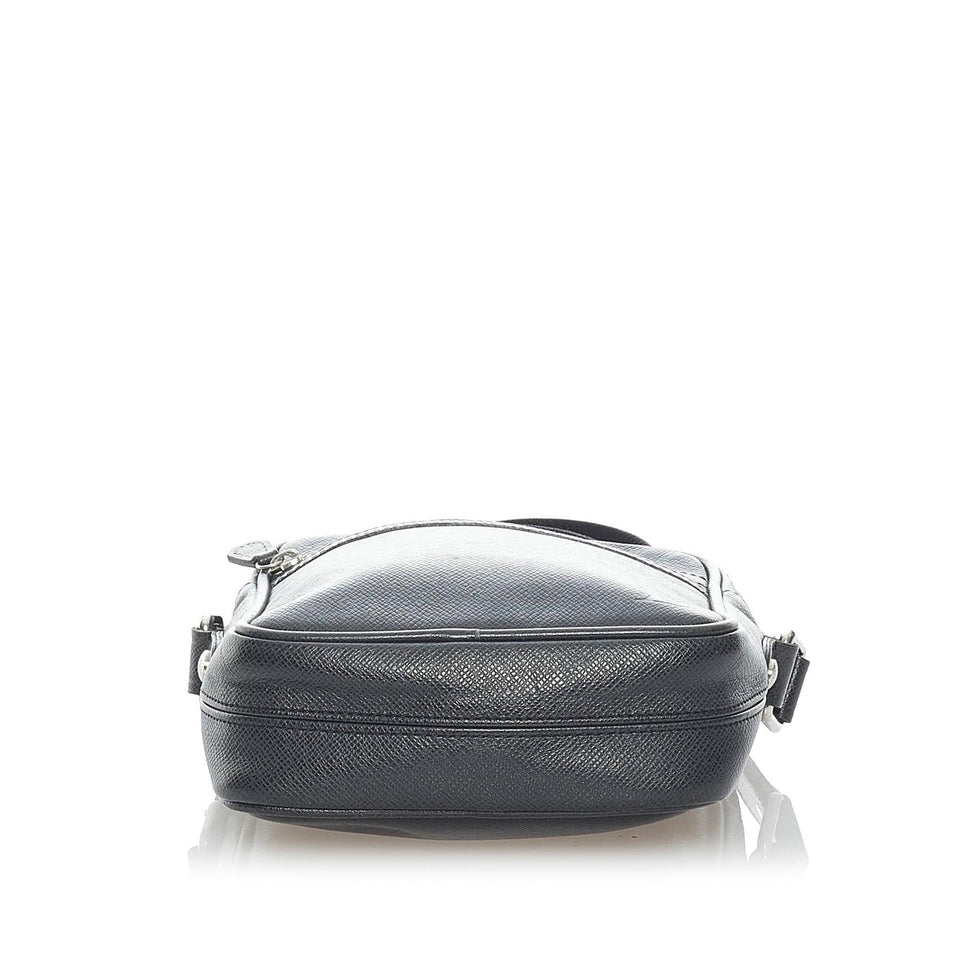 Louis Vuitton Taiga Dimitri (SHG-31714)