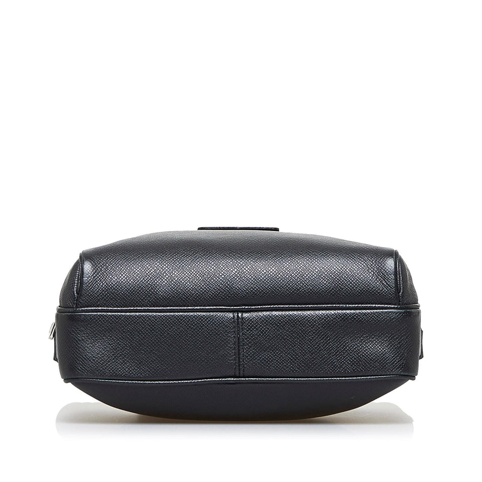 Louis Vuitton Taiga Outdoor Messenger (SHG-6BNpFk)