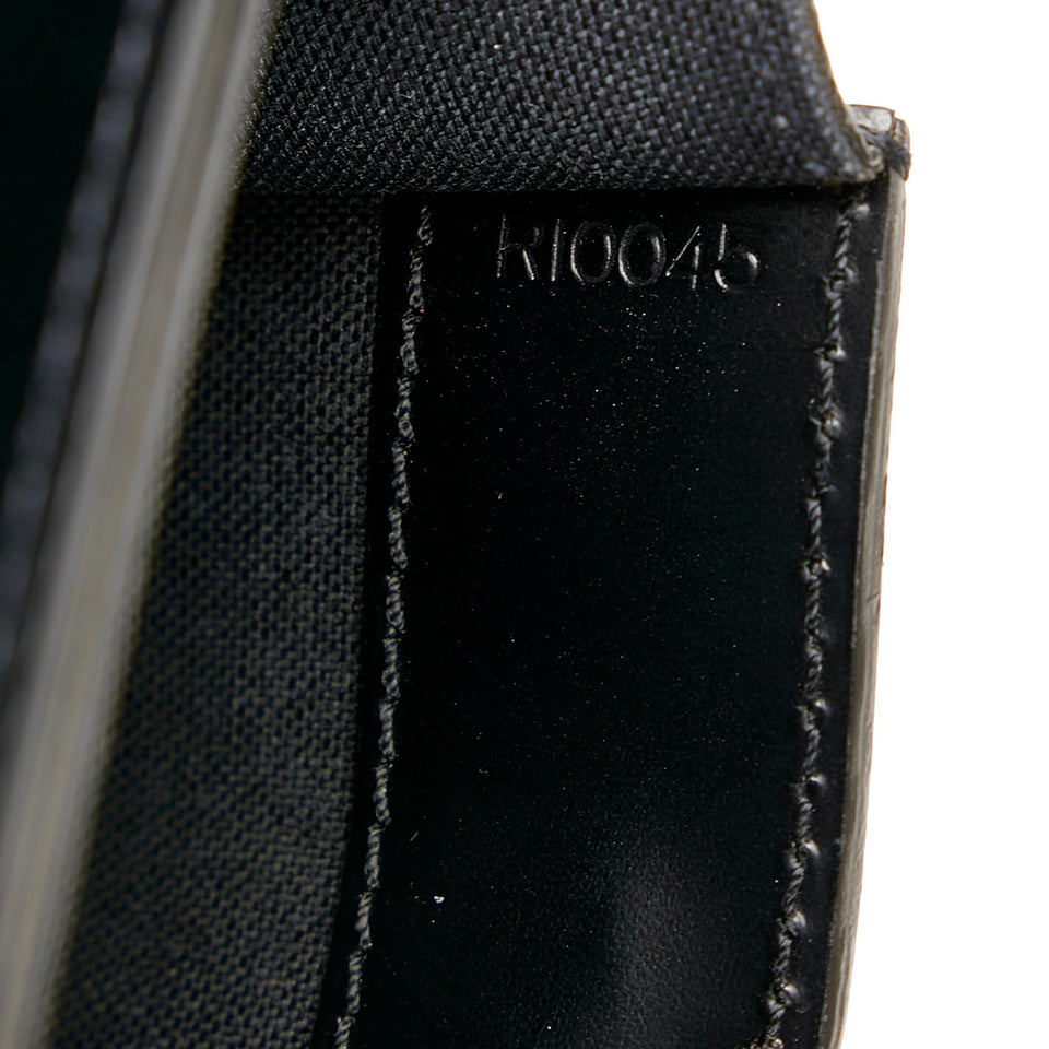 Louis Vuitton Taiga Robusto 1 Briefcase (SHG-QkwrYL)