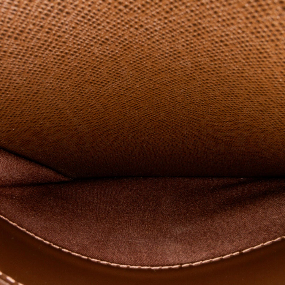Louis Vuitton Taiga Robusto 2 (SHG-iJSVha)
