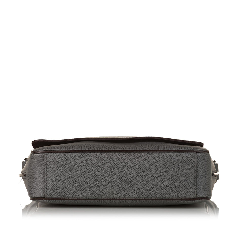 Louis Vuitton Taiga Roman MM (SHG-35539)