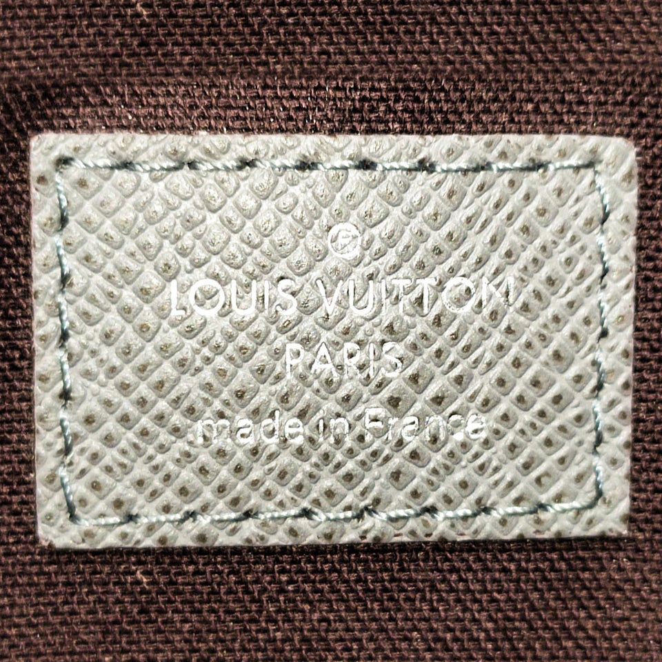 Louis Vuitton Taiga Roman MM (SHG-35539)