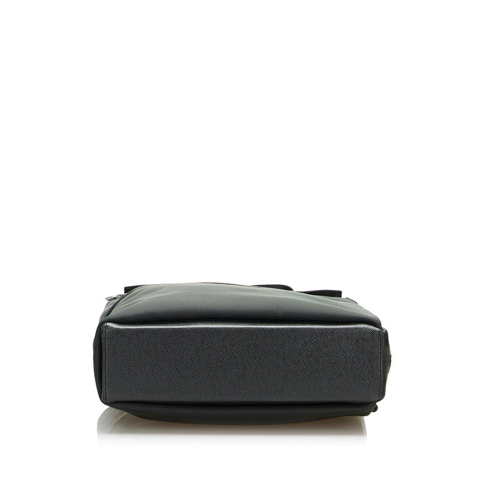 Louis Vuitton Taiga Sayan (SHG-dzbalD)