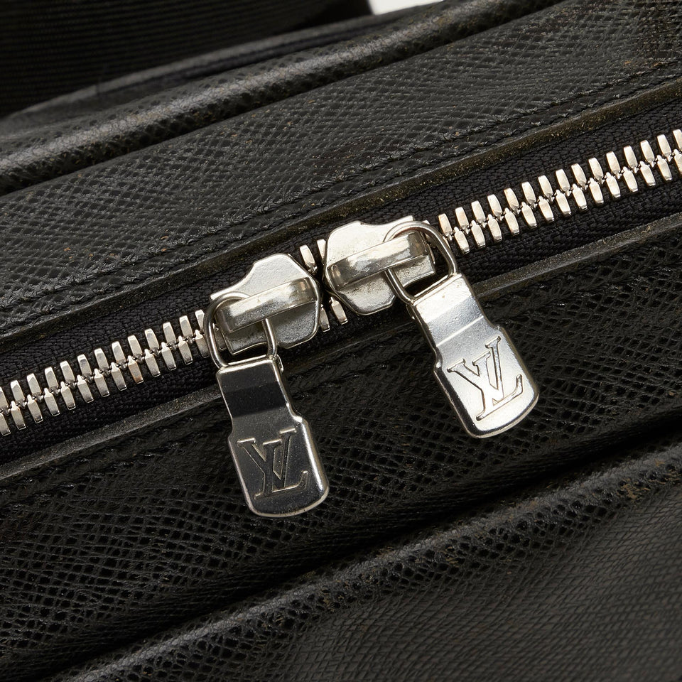 Louis Vuitton Taiga Sayan (SHG-dzbalD)