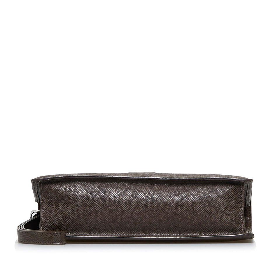 Louis Vuitton Taiga Selenga