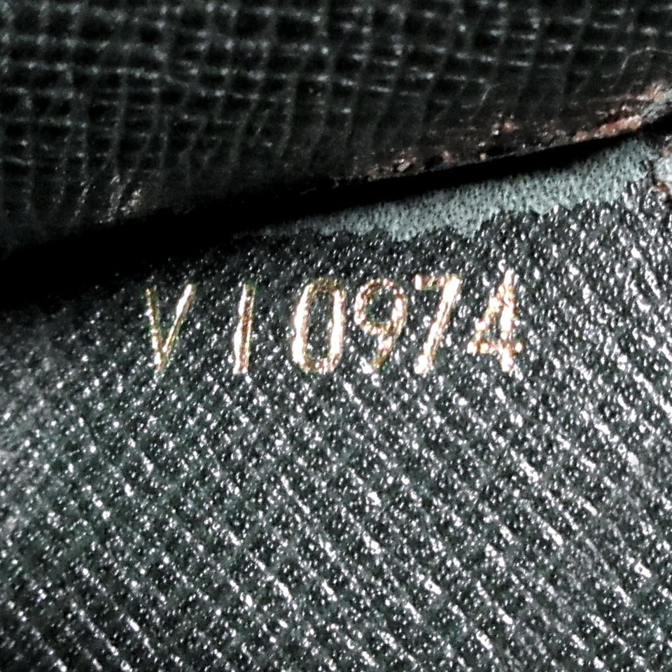 Louis Vuitton Taiga Serviette Kourad Briefcase (SHG-S9gjz7)