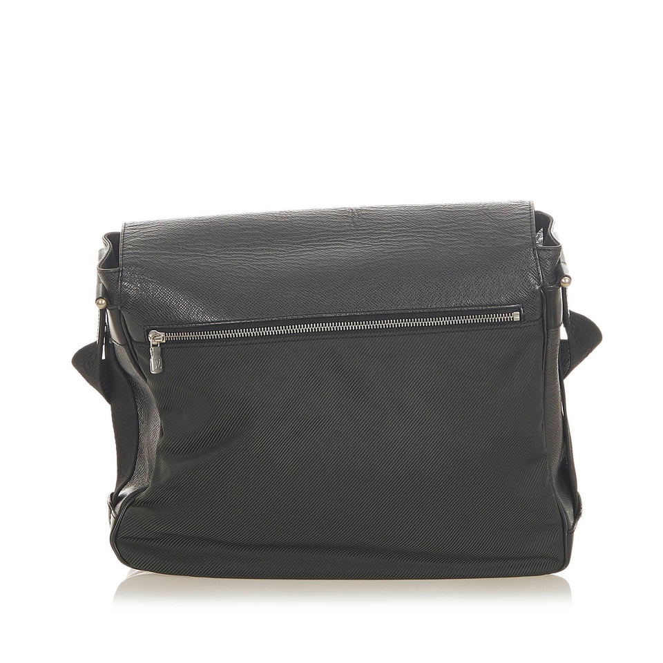 Louis Vuitton Taiga Viktor (SHG-32143)