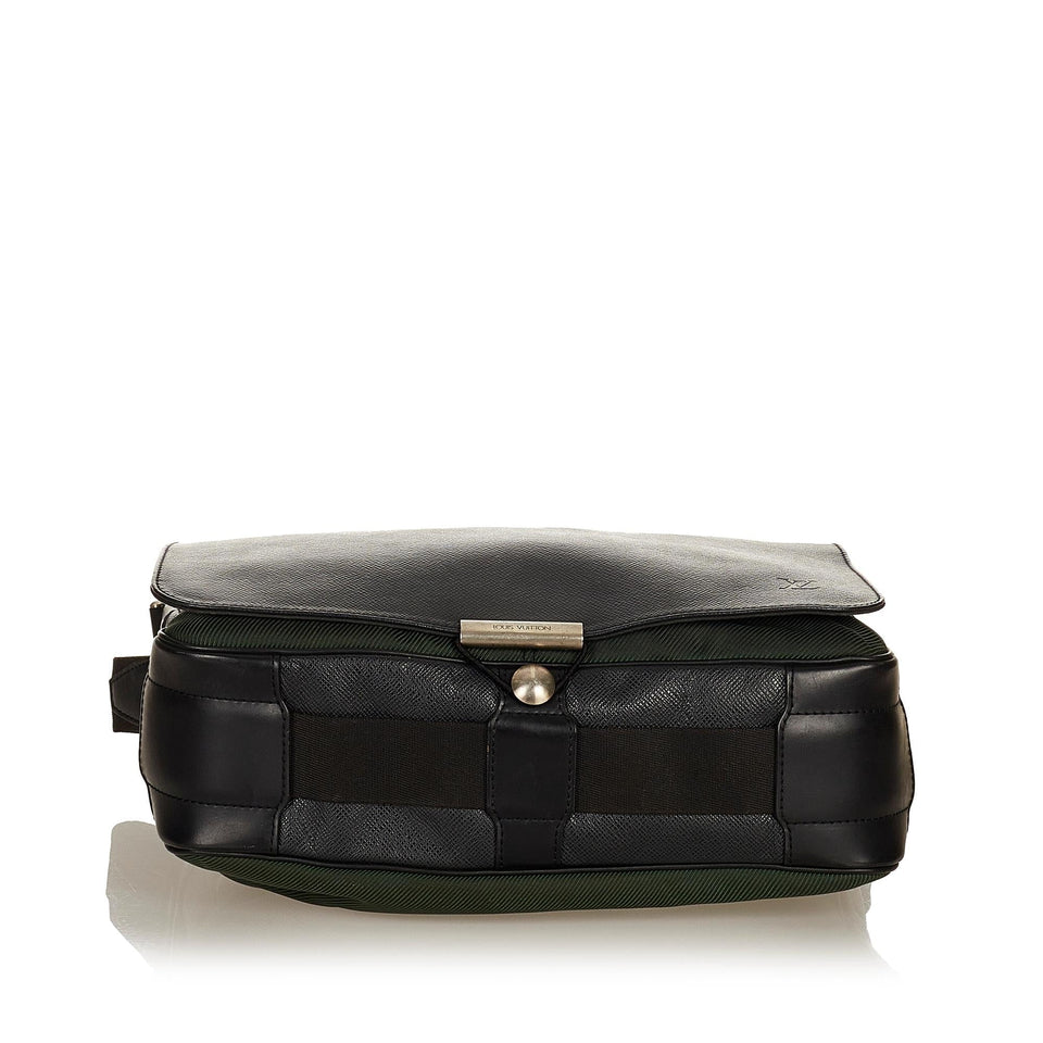 Louis Vuitton Taiga Viktor (SHG-jHeQnK)