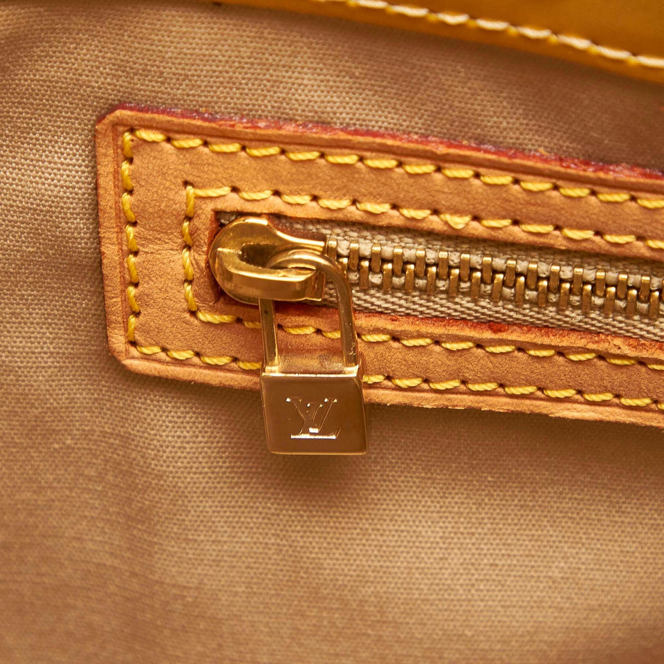 Louis Vuitton Vernis Reade MM (SHG-34331)