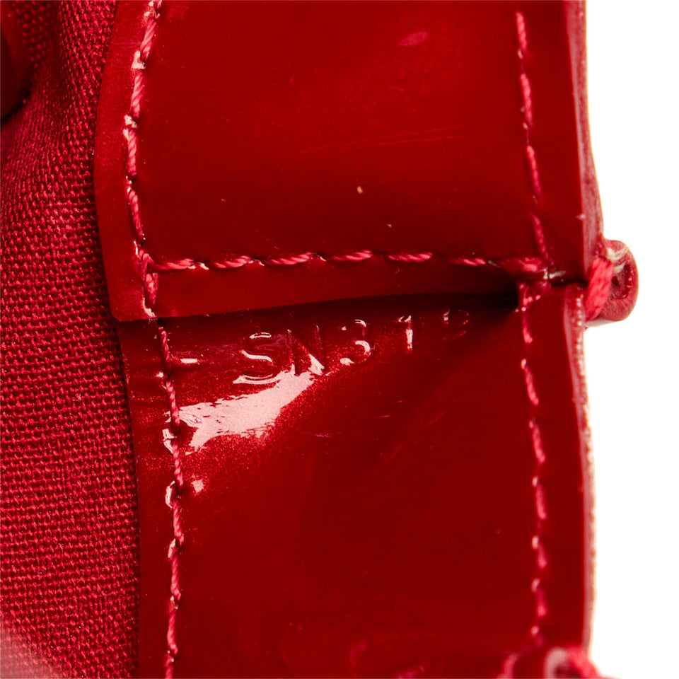 Louis Vuitton Vernis Wilshire PM (SHG-33338)