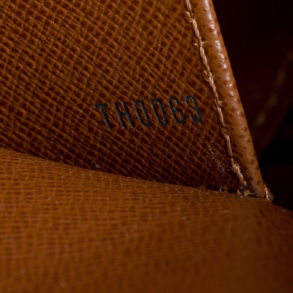 Louis Vuitton Vintage Monogram Canvas Cite MM Shoulder Bag (SHF-rVfRsp)