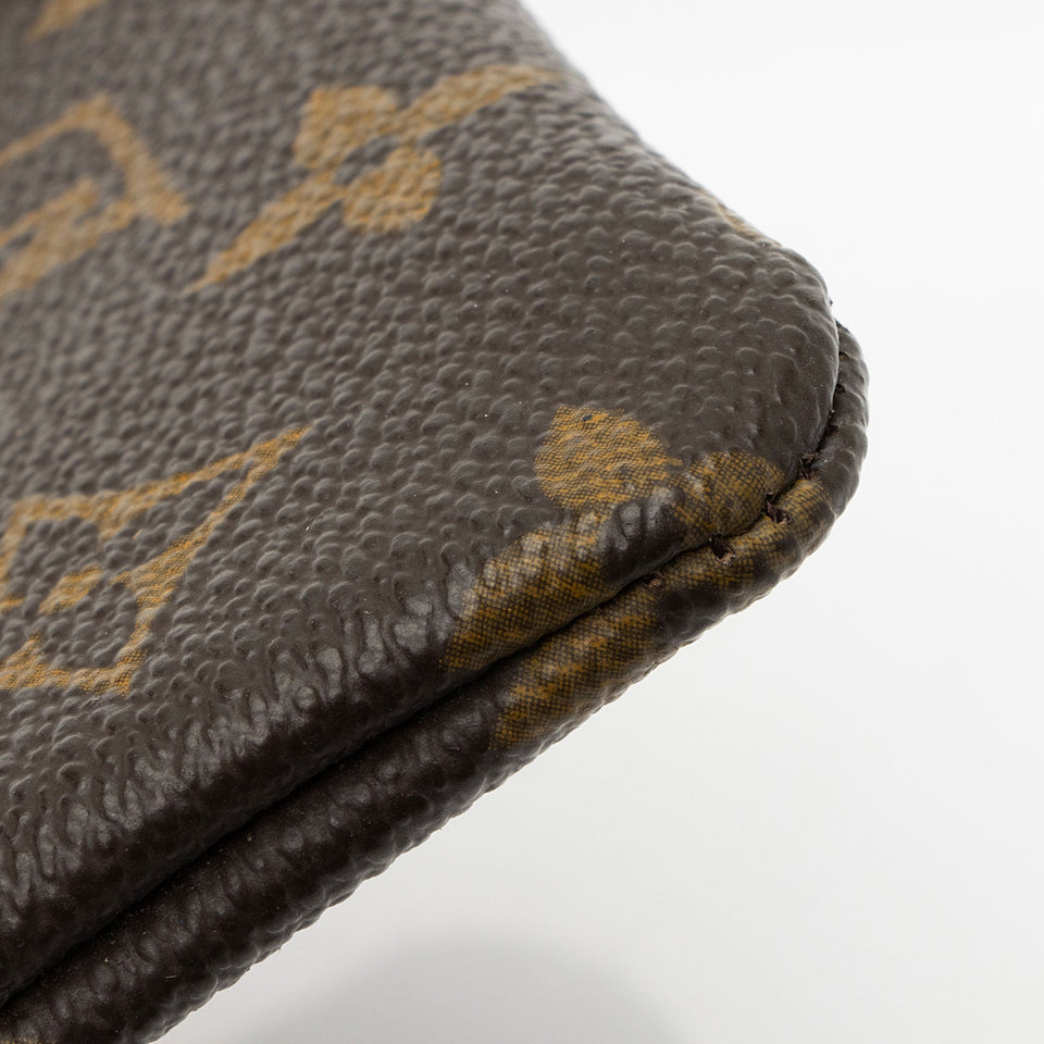 Louis Vuitton Vintage Monogram Canvas Key Pouch (SHF-OnAhFA)