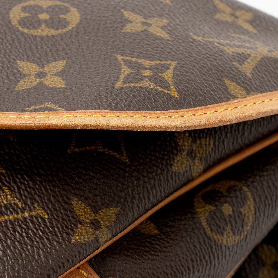 Louis Vuitton Vintage Monogram Canvas Saumur 30 Messenger Bag (SHF-21277)