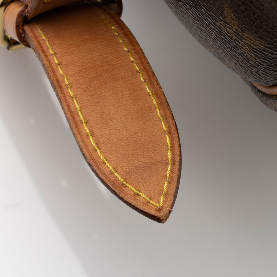 Louis Vuitton Vintage Monogram Canvas Saumur 35 Messenger Bag (SHF-523WYh)