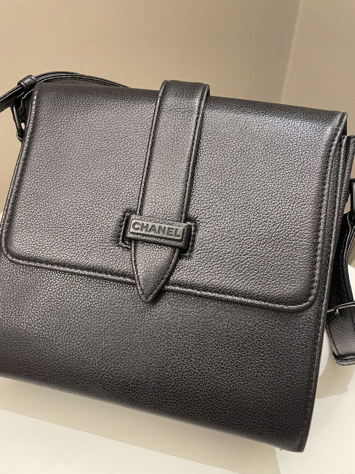 Chanel Vintage Messenger Crossbody Black Grainy Leather