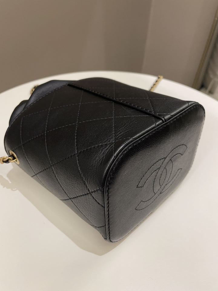 Chanel Cc Quilted Drawstring Bucket Black Caviar / Lambskin