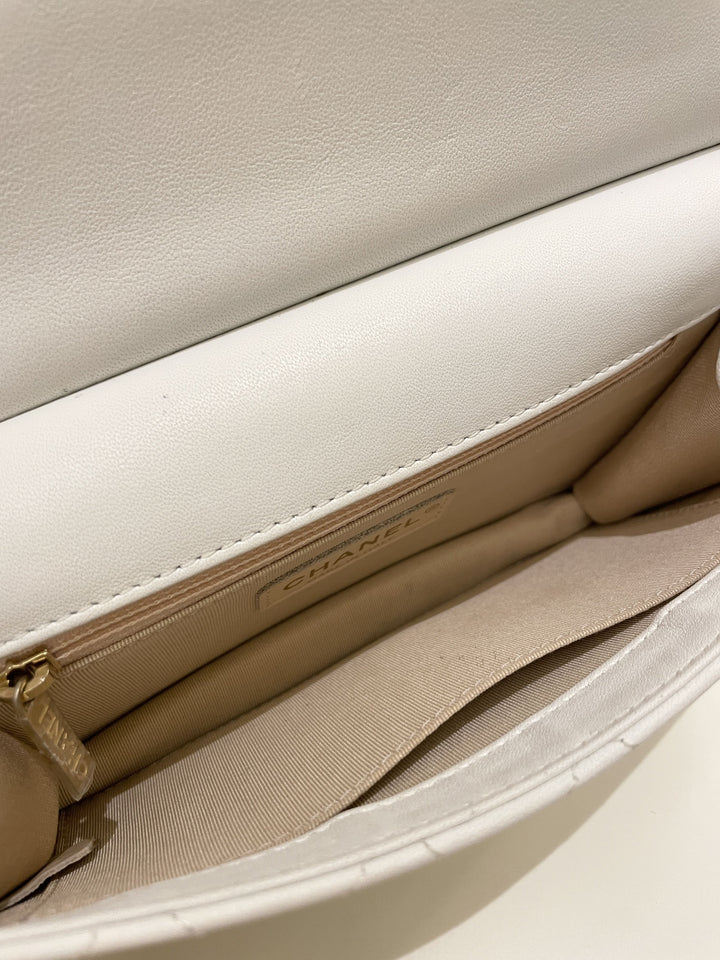 Chanel Pearl Chain Flap Bag White Stiff Lambskin