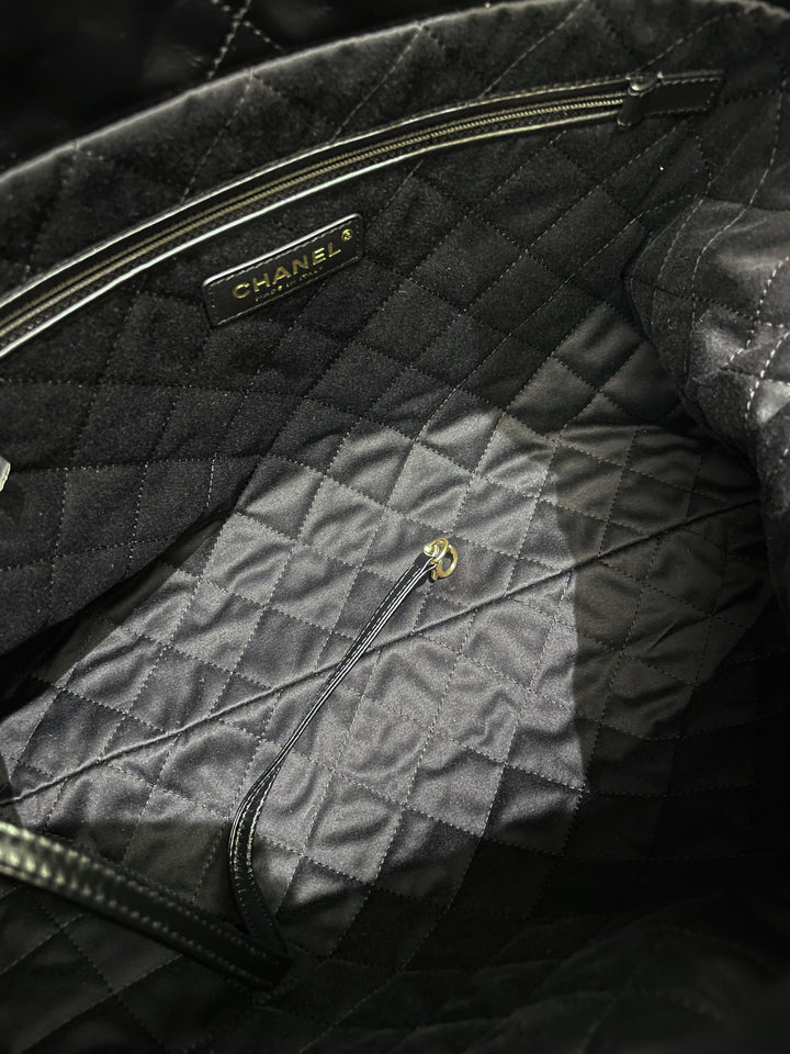 Chanel 22 Medium Black Calfskin