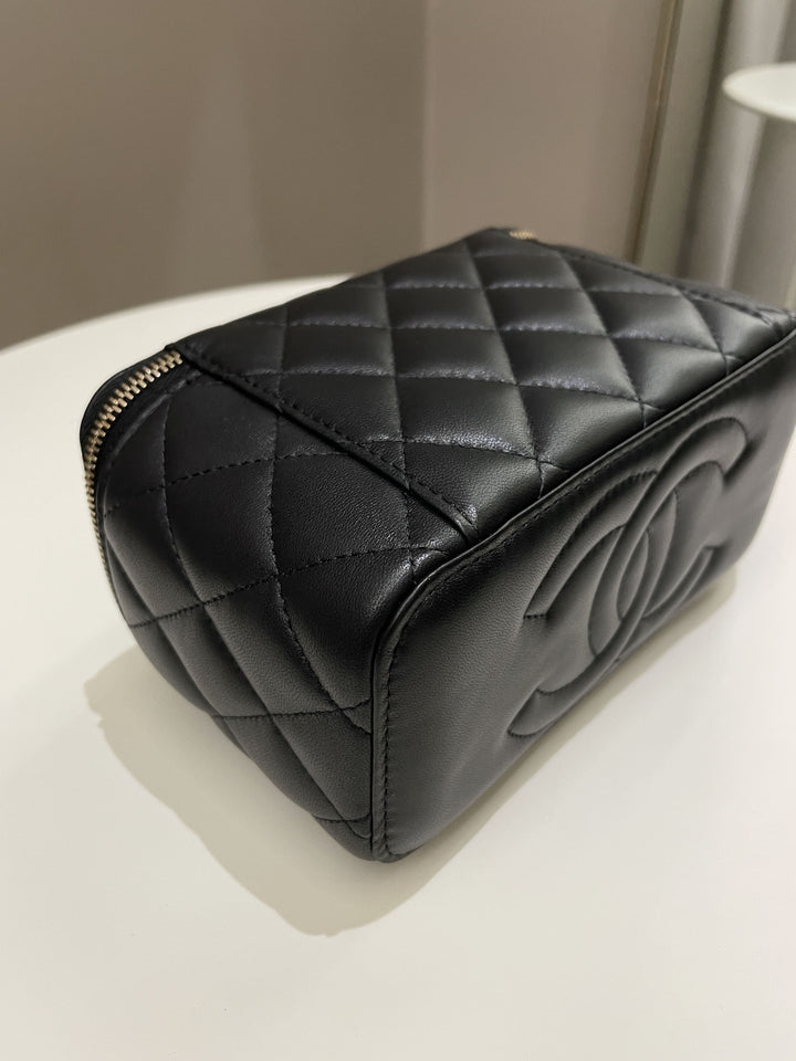 Chanel 23C Quilted Pearl Crush Vanity Rectangular Black Lambskin