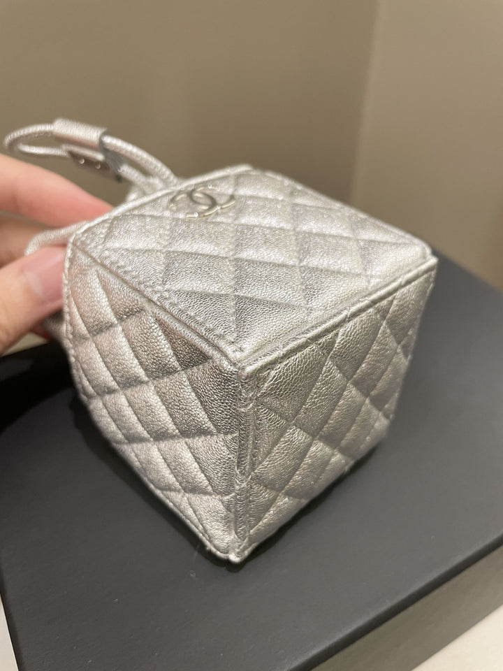 Chanel 22C Mini Clutch With Chain Metallic Silver Glazed Lambskin