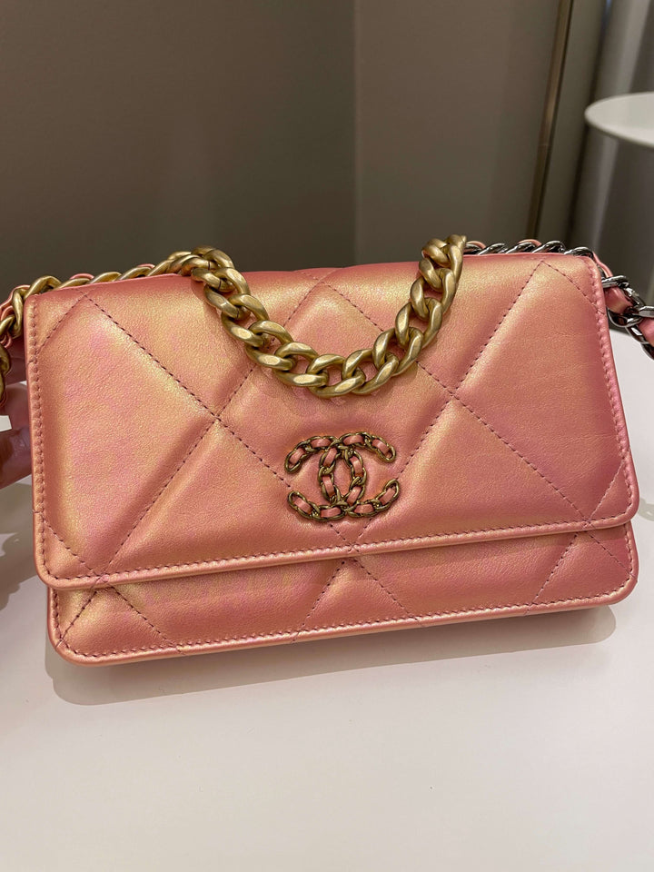 Chanel 19 Wallet On Chain Coral Iridescent