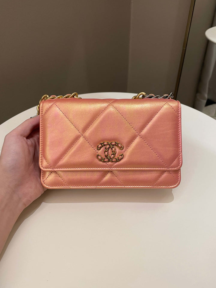 Chanel 19 Wallet On Chain Coral Iridescent