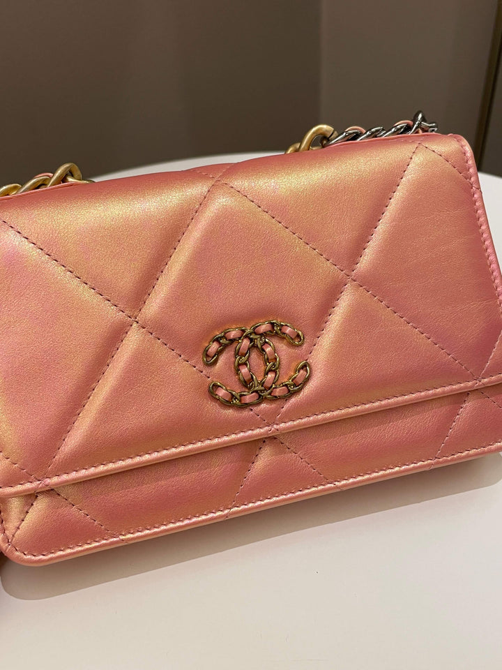 Chanel 19 Wallet On Chain Coral Iridescent