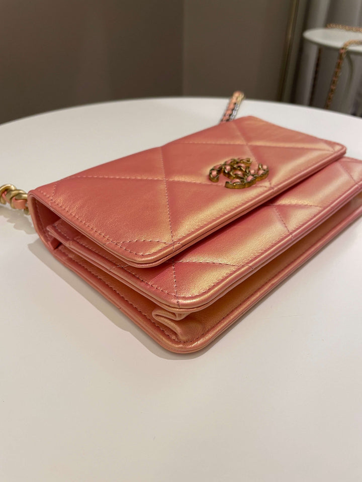 Chanel 19 Wallet On Chain Coral Iridescent