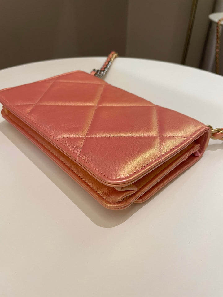 Chanel 19 Wallet On Chain Coral Iridescent