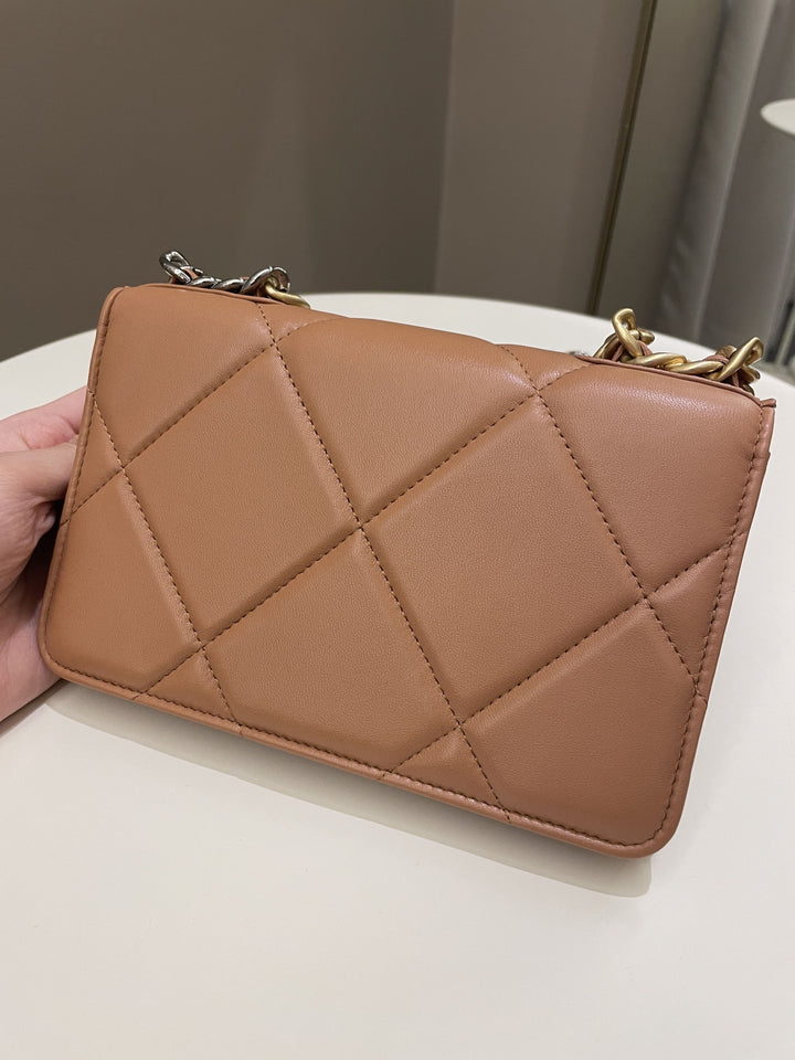 Chanel 19 Wallet On Chain Caramel Lambskin