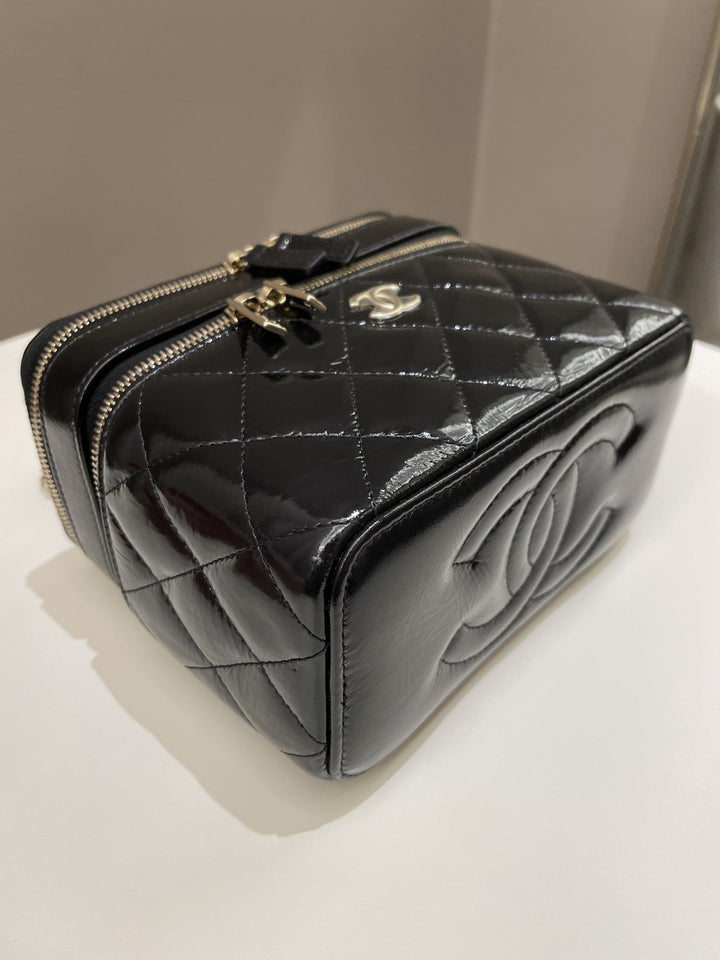 Chanel 22B Top Handle Tall Vanity Black Patent