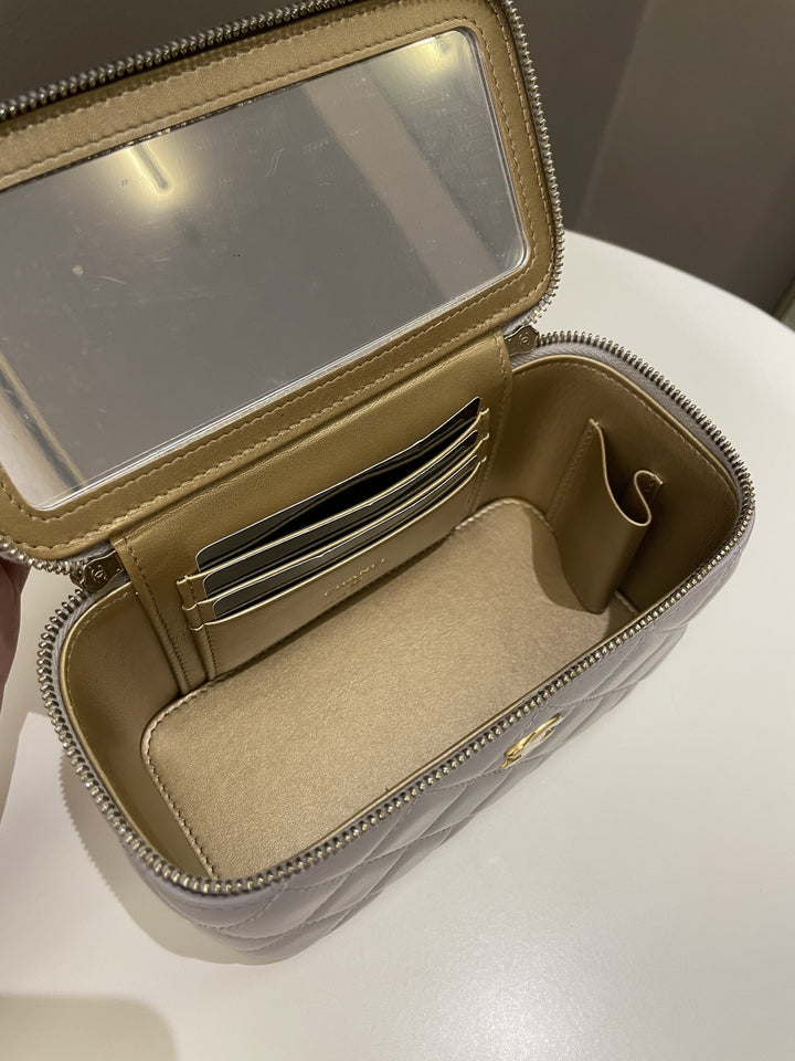 Chanel 22B Pearl Crush Vanity Rectangular Grey Lambskin