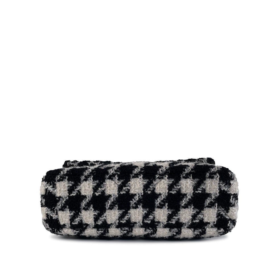 CHANEL Medium Tweed 19 Flap Bag