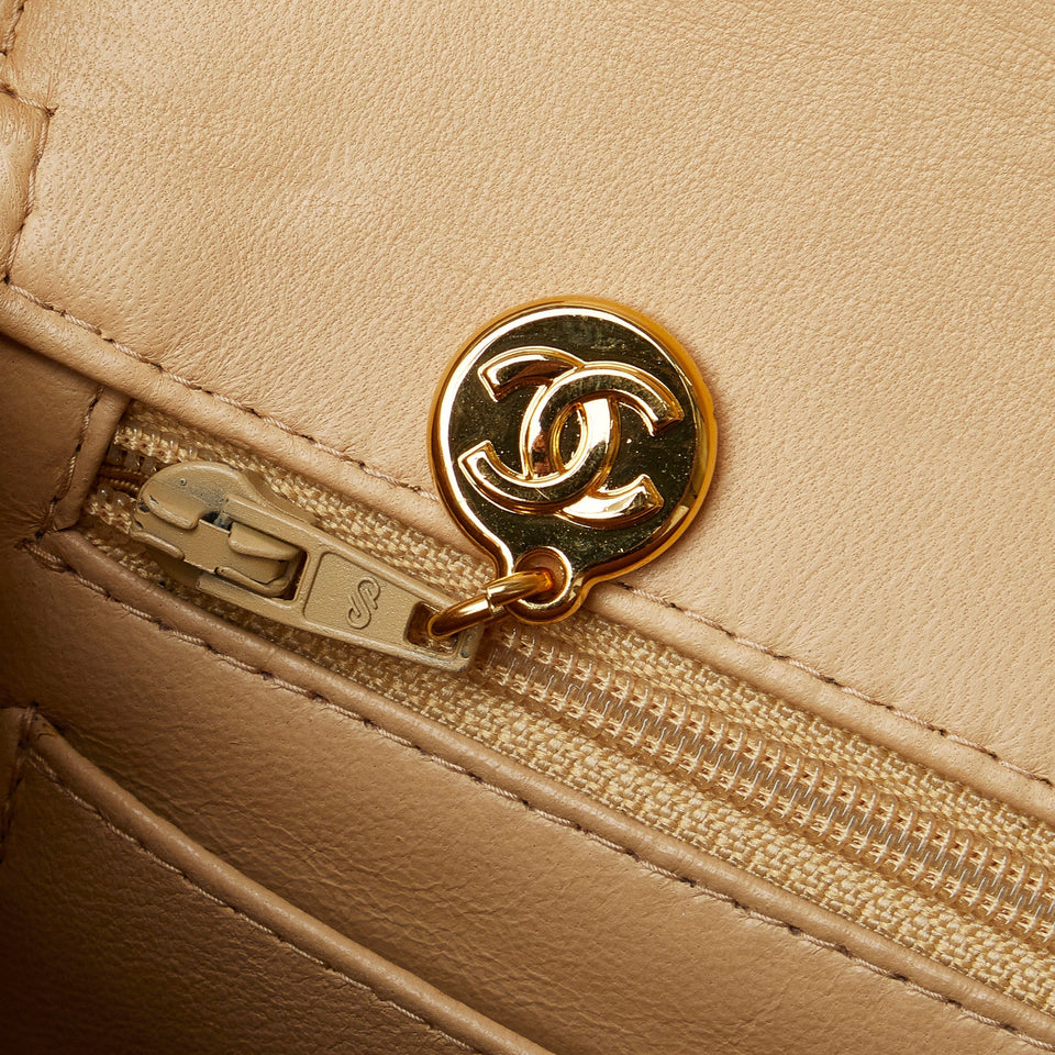 CHANEL Medium Lambskin Envelope Flap Handbag