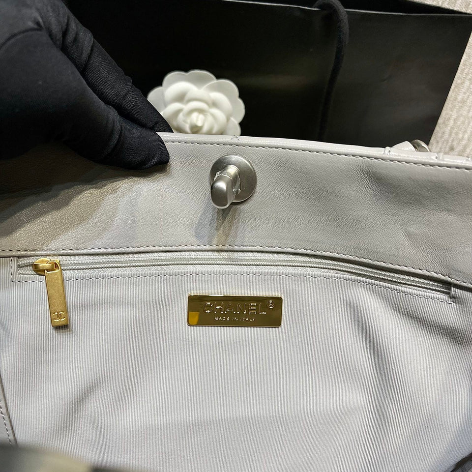 Chanel - Luxury Bag - CHL - 722