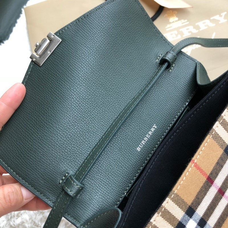 Burberry Bags - Bagsattire   461