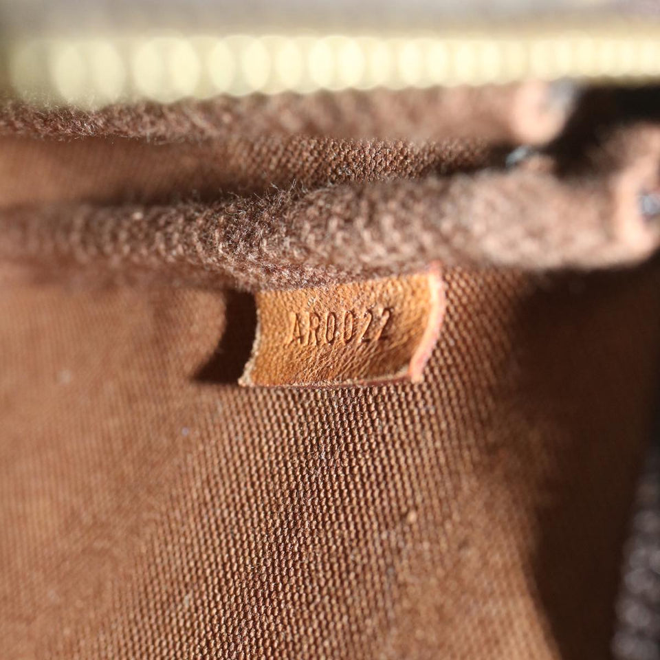 Louis Vuitton Pochette Accessoires  Canvas Clutch Bag