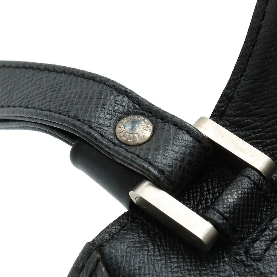 Louis Vuitton Taiga  Leather Clutch Bag