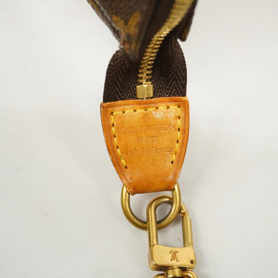 Louis Vuitton Pochette Accessoires  Canvas Clutch Bag