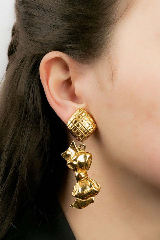 Boucles d'oreilles dorées Chanel