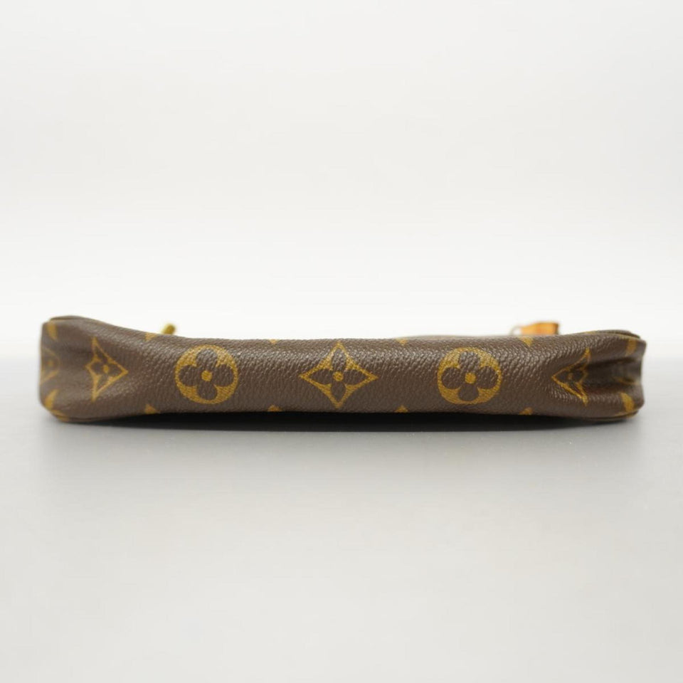 Louis Vuitton Pochette Accessoire  Canvas Clutch Bag
