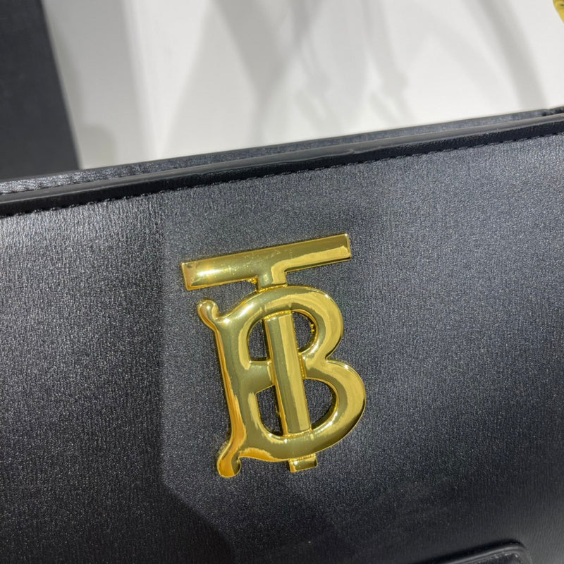 Burberry Bags - Bagsattire   135